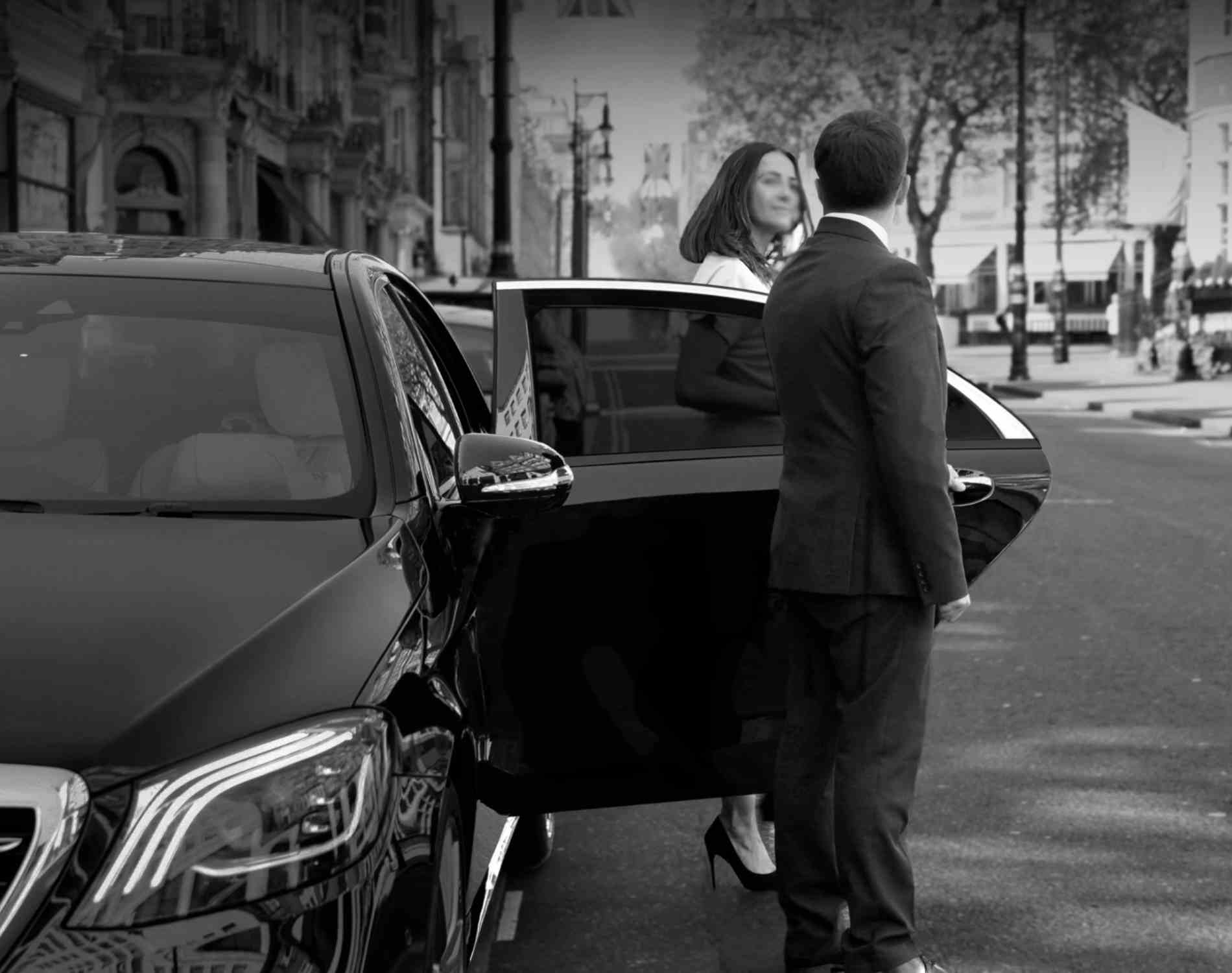 Our Professional Hourly Chauffeur Service in Paris